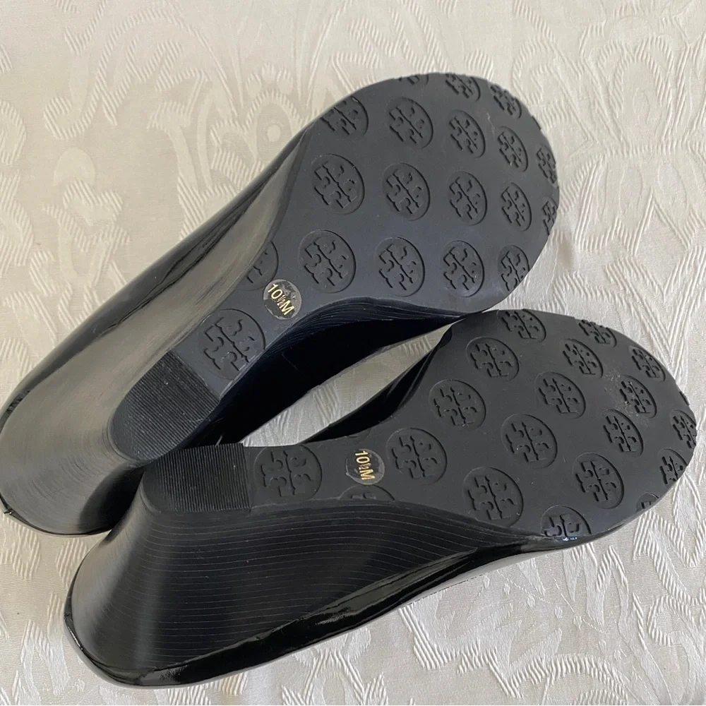 Tory Burch Black patent leather wedge Pumps